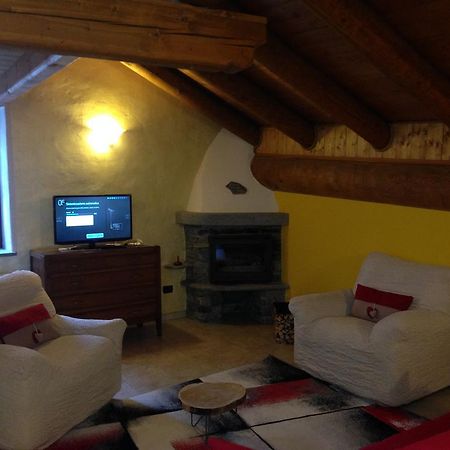 Maison Des Challant Challand Saint Victor Bagian luar foto