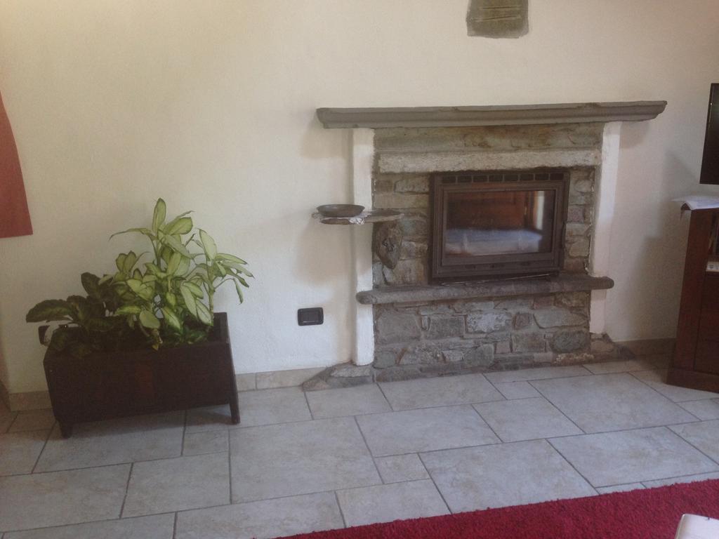 Maison Des Challant Challand Saint Victor Bagian luar foto