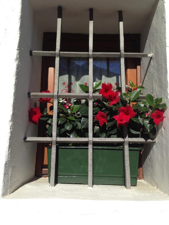 Maison Des Challant Challand Saint Victor Bagian luar foto
