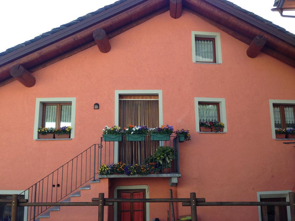 Maison Des Challant Challand Saint Victor Bagian luar foto