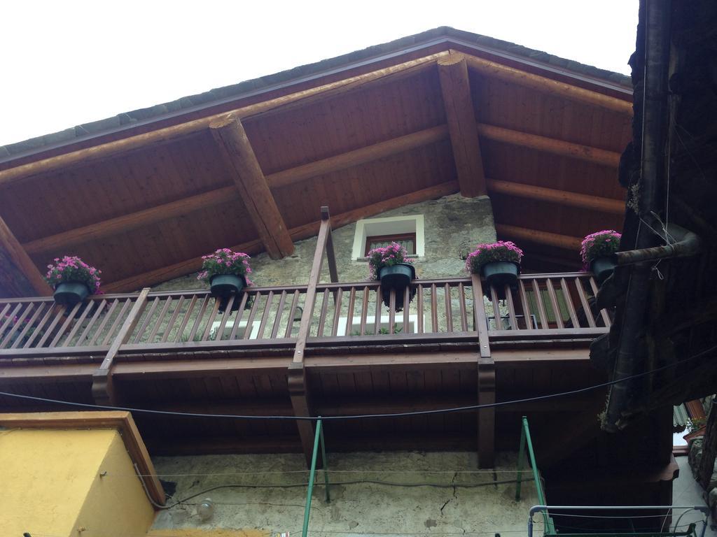 Maison Des Challant Challand Saint Victor Bagian luar foto