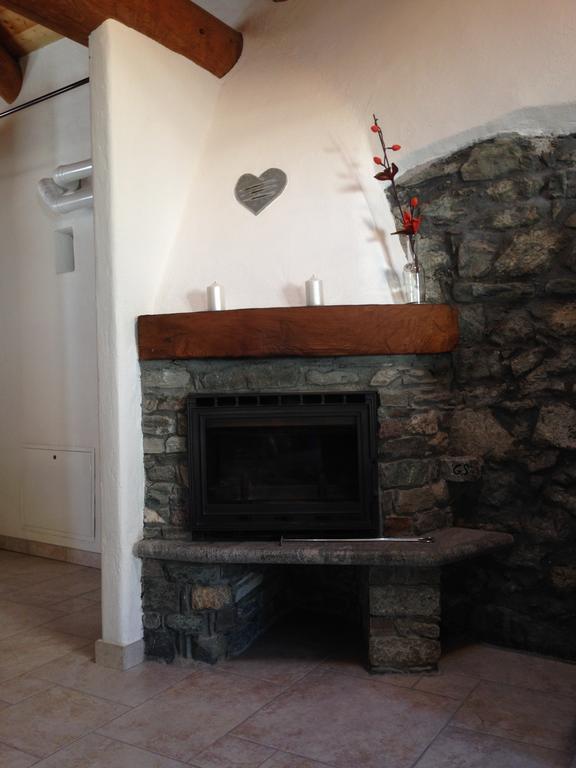 Maison Des Challant Challand Saint Victor Bagian luar foto