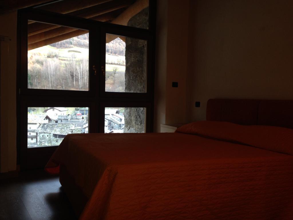 Maison Des Challant Challand Saint Victor Bagian luar foto